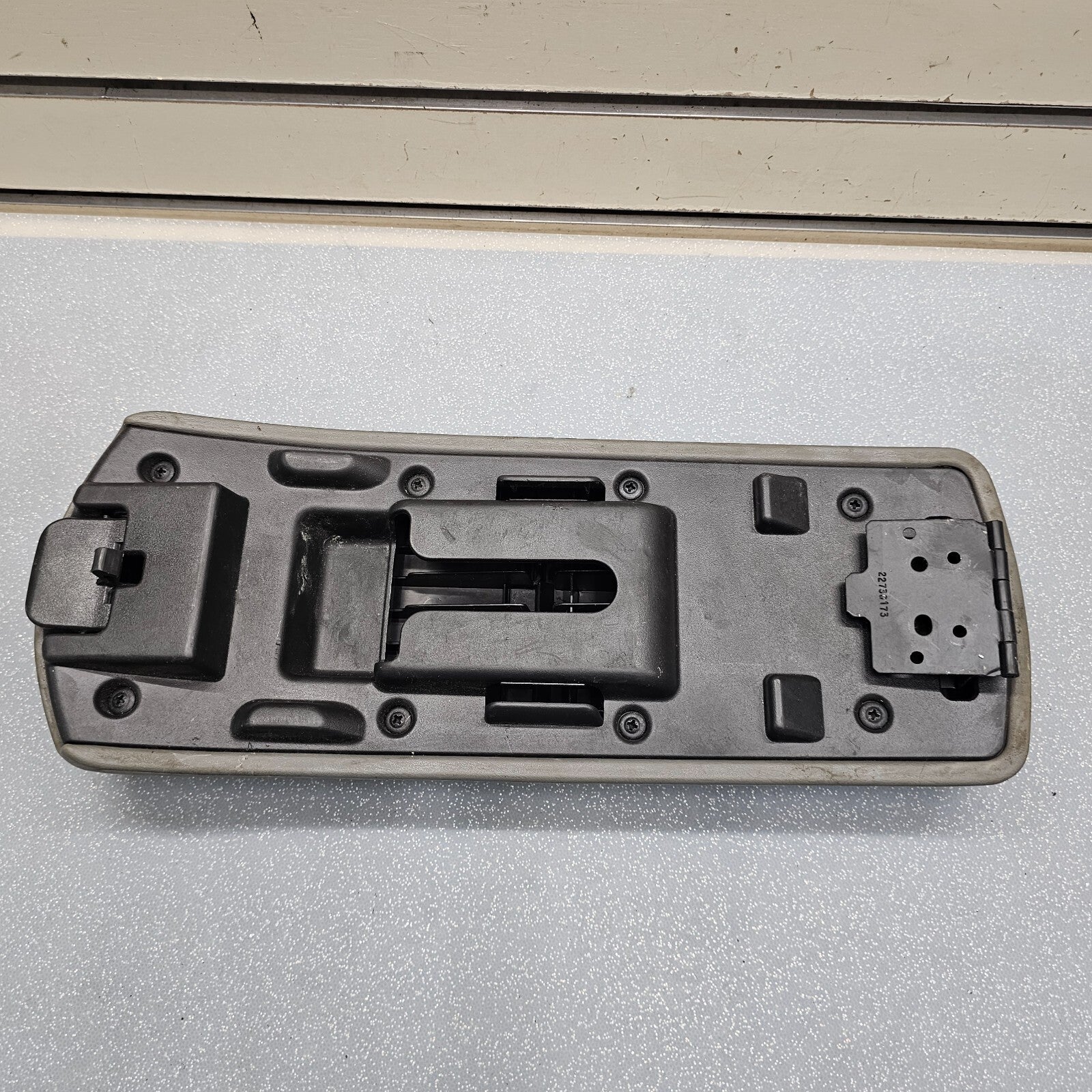 🔥04-08 Chevy Malibu Center Console Arm Rest Lid Cover Top Pad Assembly TAN OEM