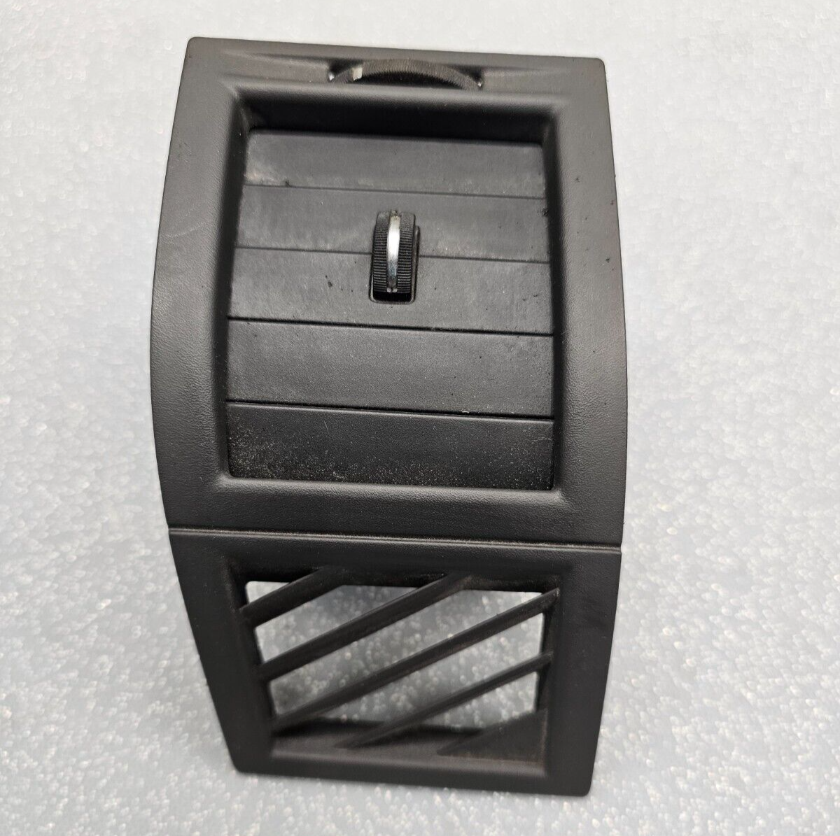 2005-2010 Chrysler 300 300C Dash A/C Heater Air Vet Front RIGHT BLACK VT42