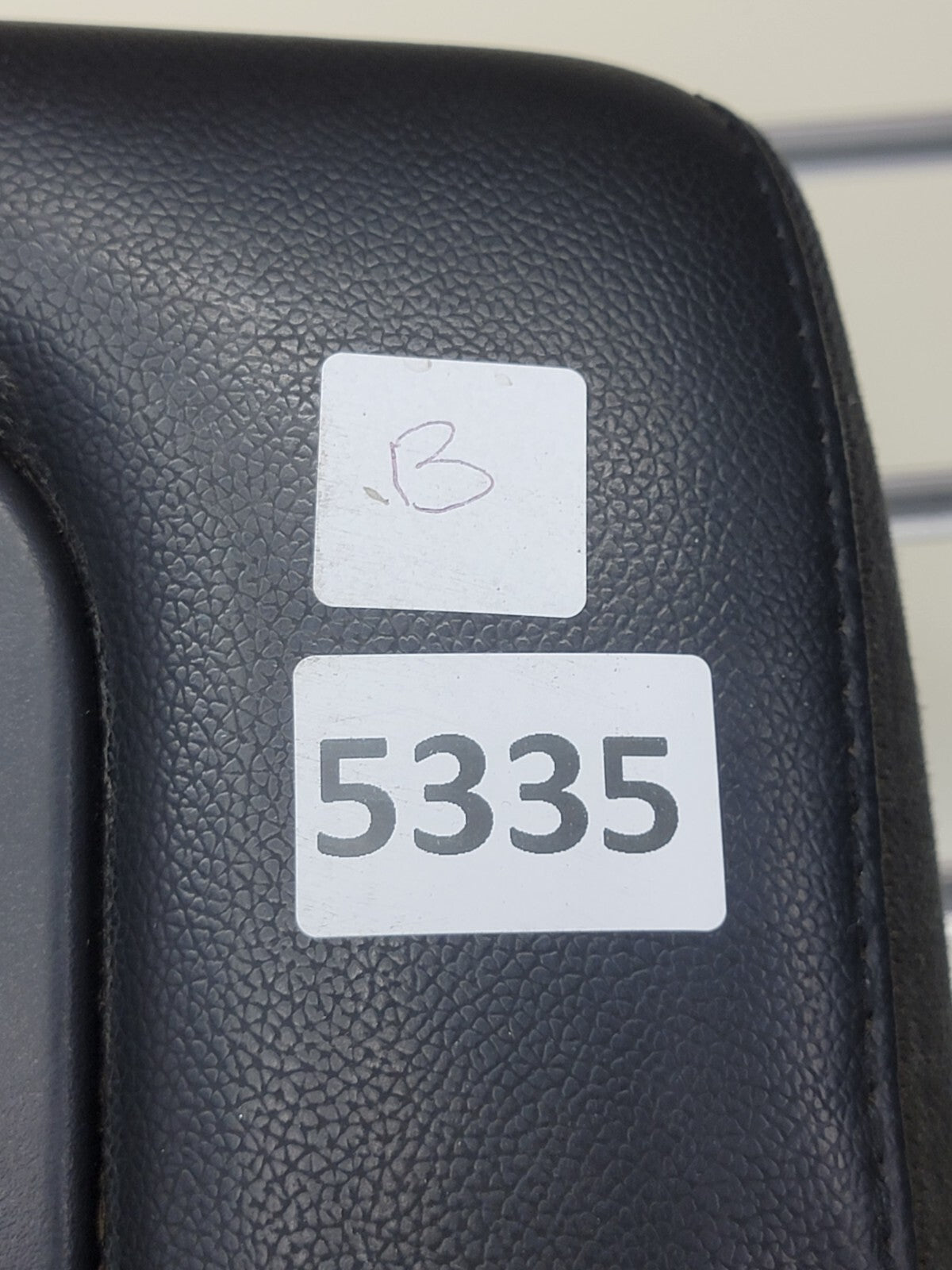 07-13 SILVERADO SIERRA Center JUMP SEAT Armrest 2 CUP Holder BLACK CH40 JS5
