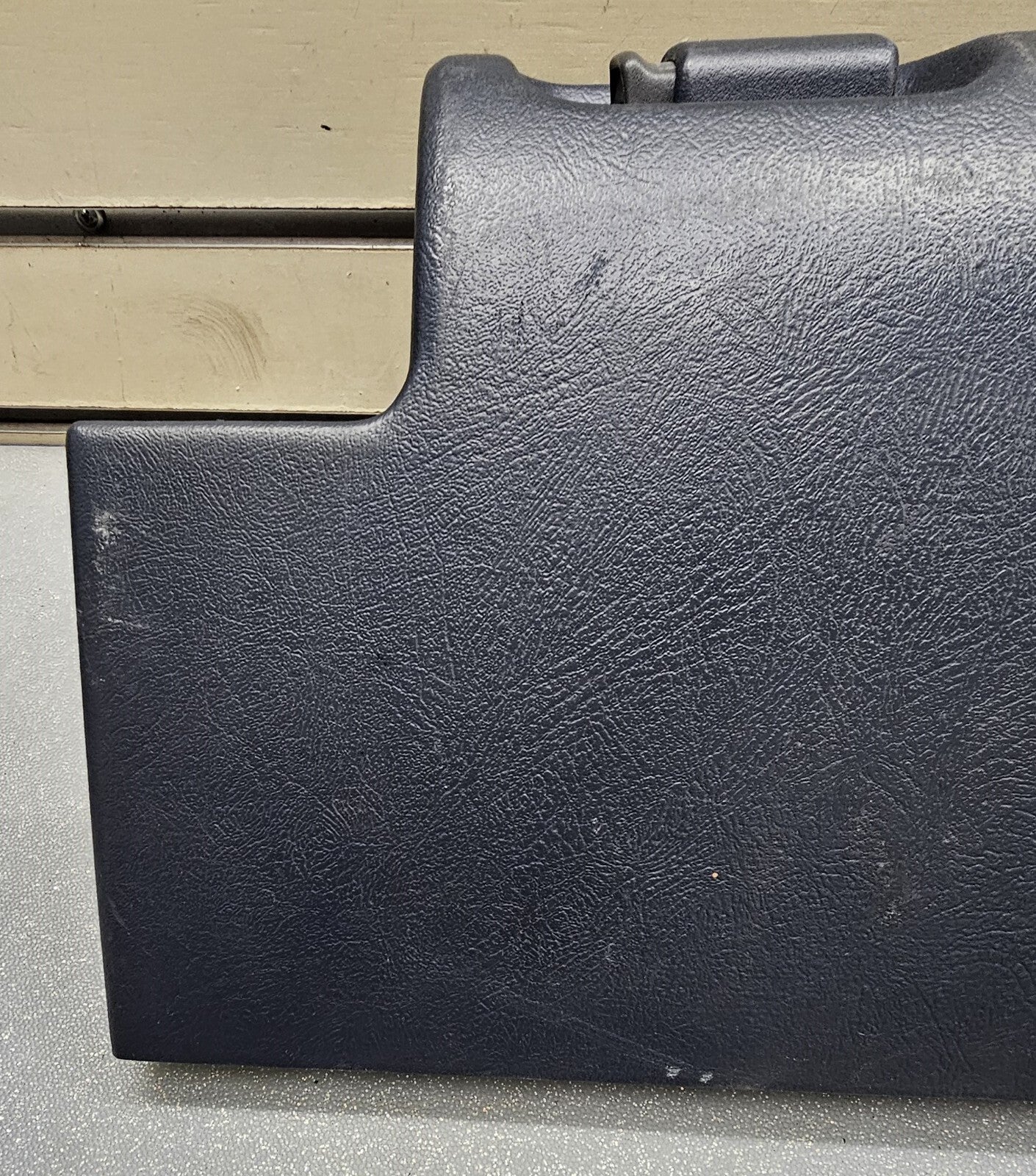 95-99 CHEVY GMC TRUCK SILVERADOC/K Glove Box Storage Compartment Assembly BLUEG2