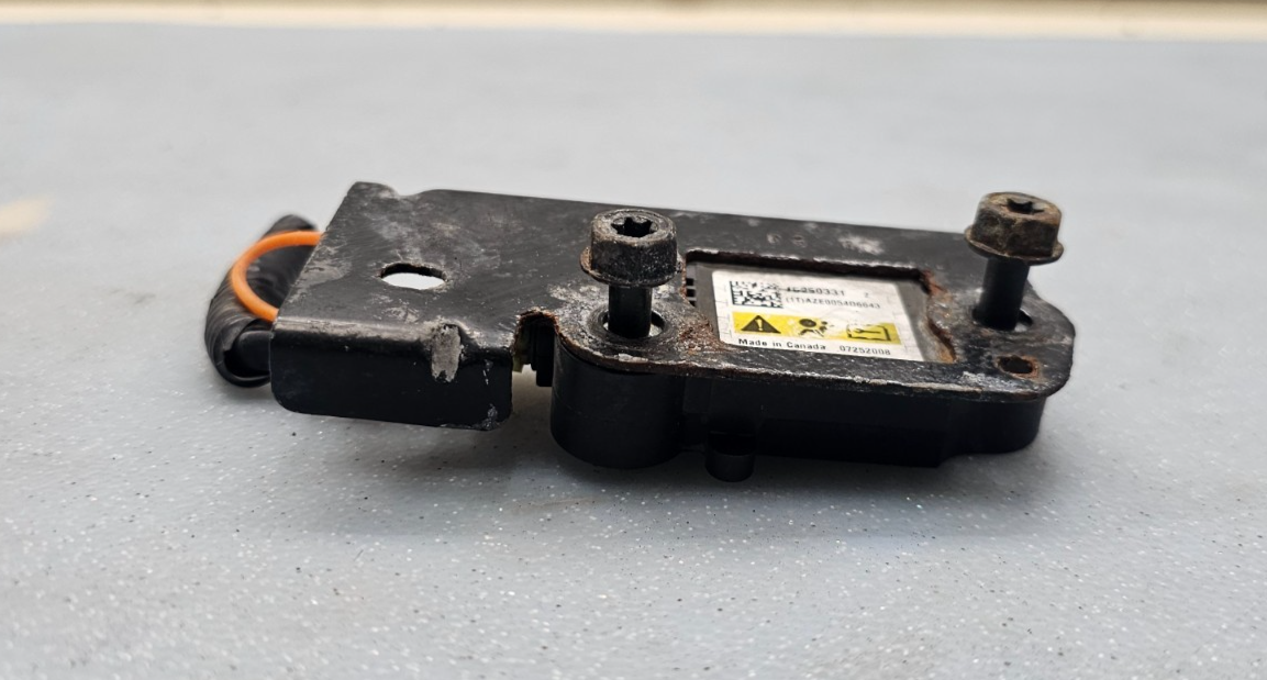 🔥06-16 impala 06-07 Monte Carlo  Inflator Restraint Front End Sensor black