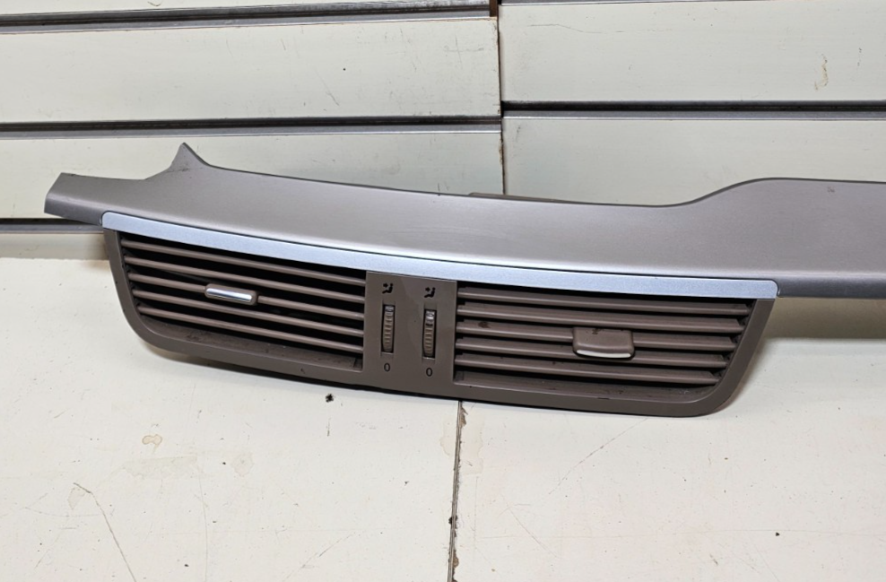 🔥09-14 Volkswagen Routan Dash Front Center Trim Bezel Panel Air Vent Silver OEM
