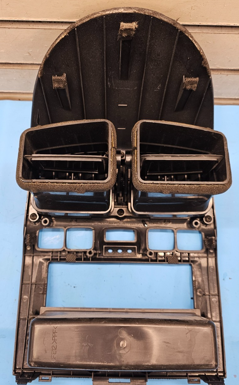 🔥01-06 HYUNDAI SANTA FE CENTER DASH RADIO STEREO TRIM PANEL BEZEL BLACK OEM