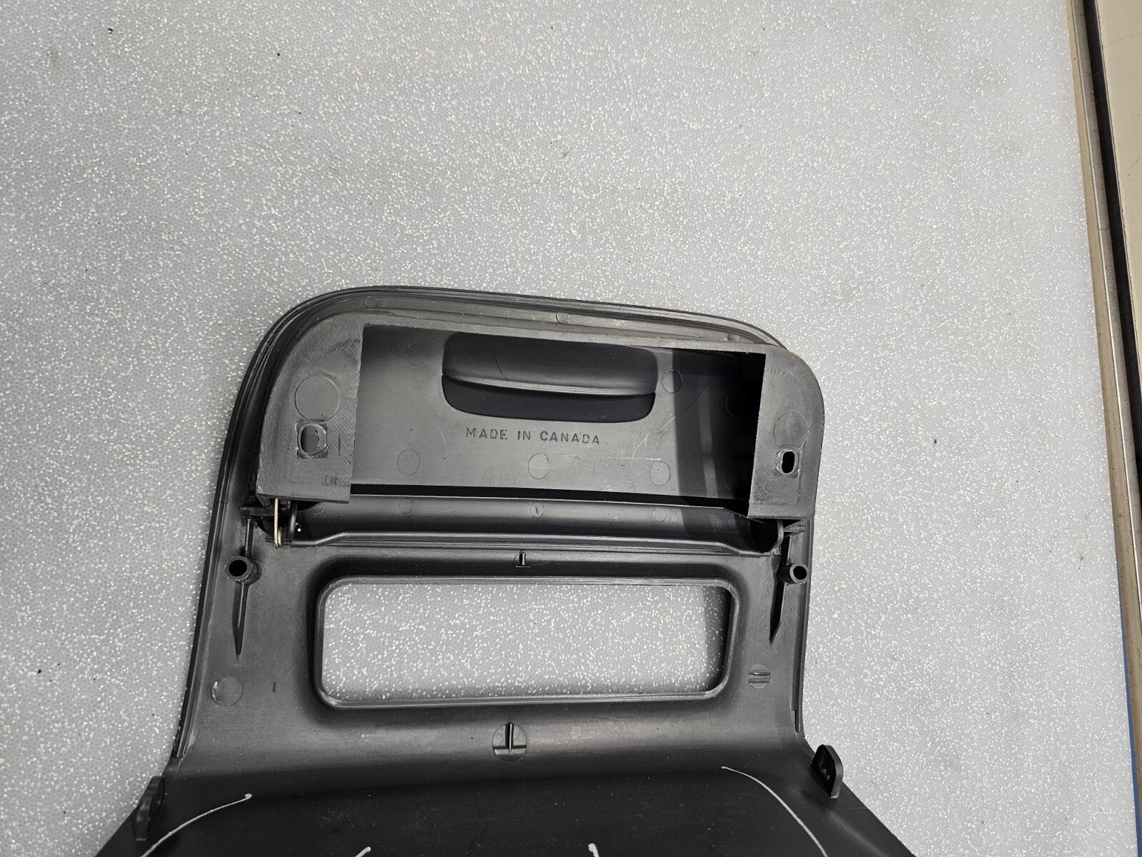 🔥99-02 SILVERADO TAHOE SIERRA CENTER CONSOLE FRONT LOWER CUBBY BEZEL STORAGE