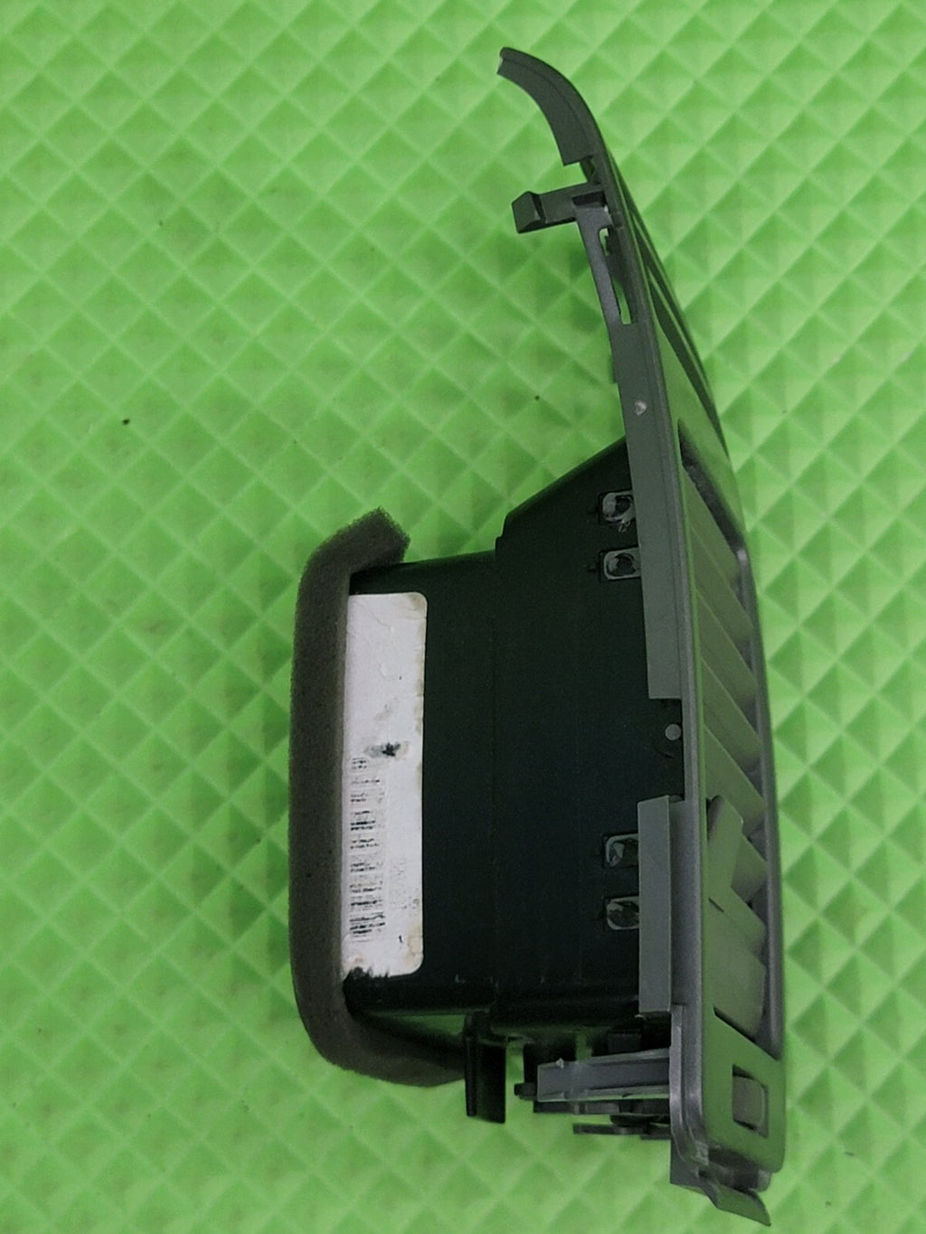 🔥04-07 NISSAN TITAN ARMADA QX56 OEM CHARCOAL RIGHT VENT BEZEL TRIM GRAY