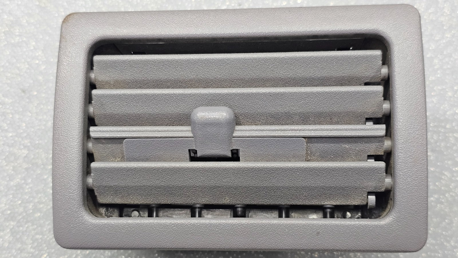 🔥95-05 Chevrolet Cavalier Front Center Dashboard Air Vent Outlet Trim Gray OEM