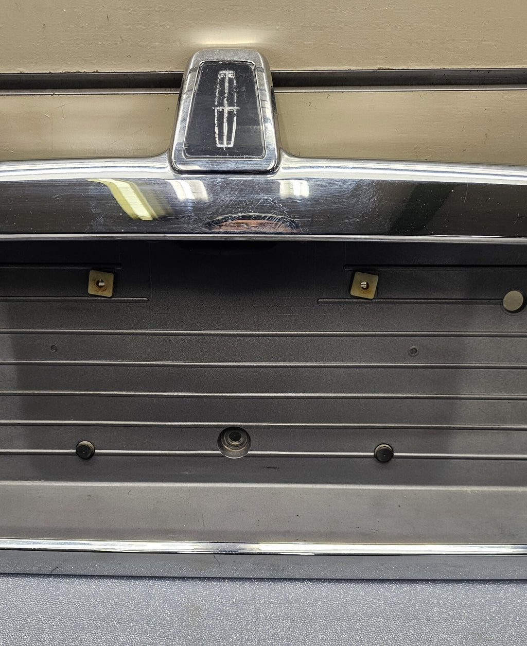 🔥2003-2011 LINCOLN TOWN CAR REAR LICENCE PLATE BRACKET BACK UP LIGHT ASSEMBLY
