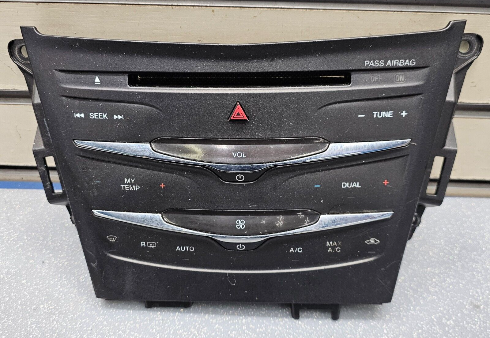🔥13-19 Lincoln MKT Dash AM FM Radio Stereo Receiver Climate Control Panel OEM