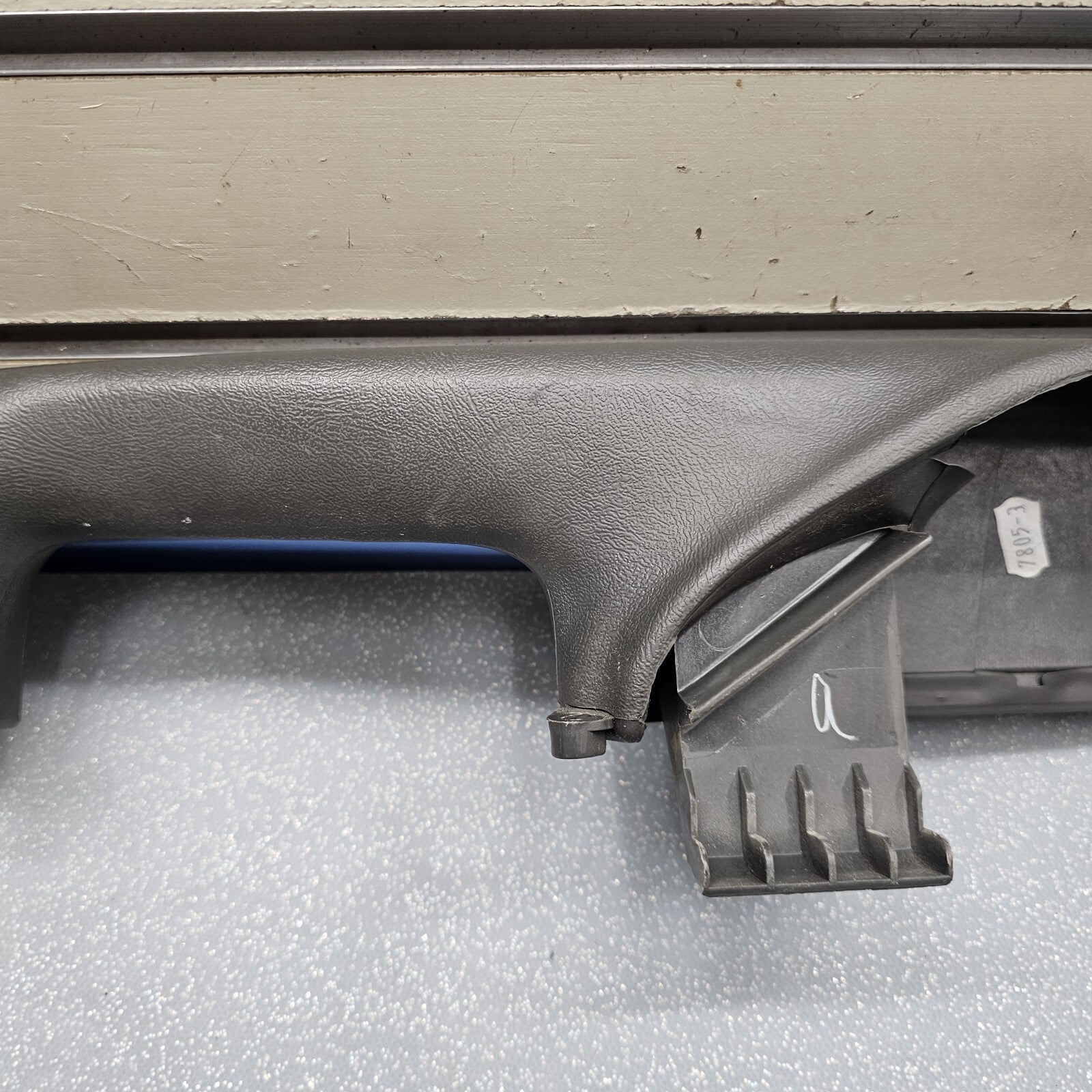 99-06 Chevy GMC Silverado TAHOE Door Panel ARMREST Front RIGHT Handle DK GREY H3