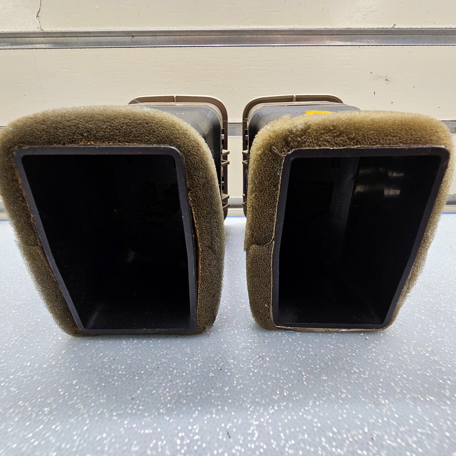 🔥99-06 Silverado SIERRA Dash A/C Heater AIR VENT Passenger Right TAN Q=2 VT11