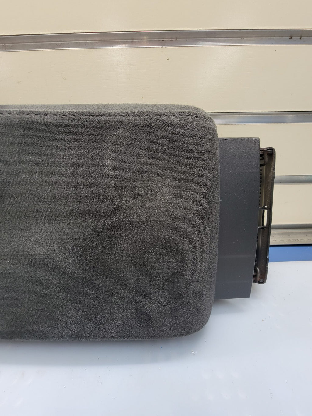 🔥2007-2012 Nissan Altima Complete Center Console Lid/Armrest Black OEM