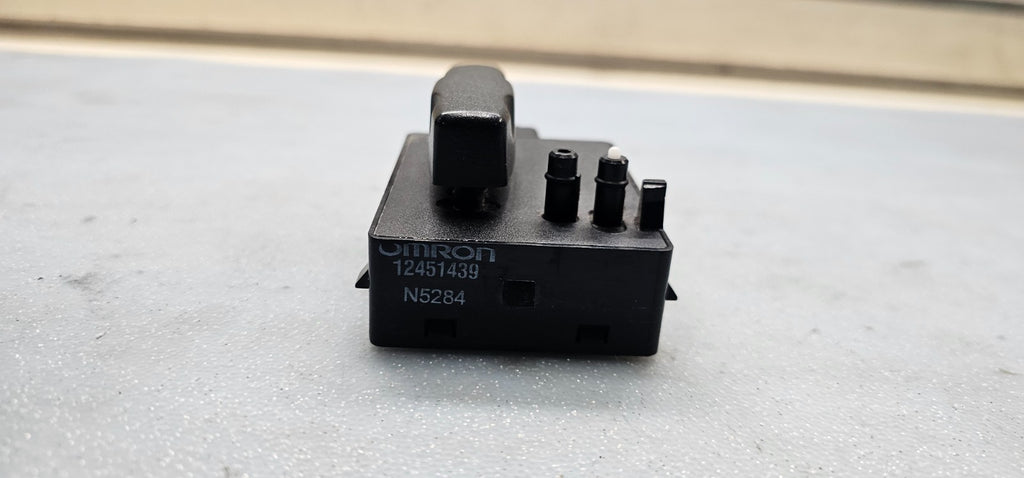 🔥04-11 TRAILBLAZER ENVOY CADILLAC STS LEFT DRIVER SEAT SWITCH BEZEL BLACK