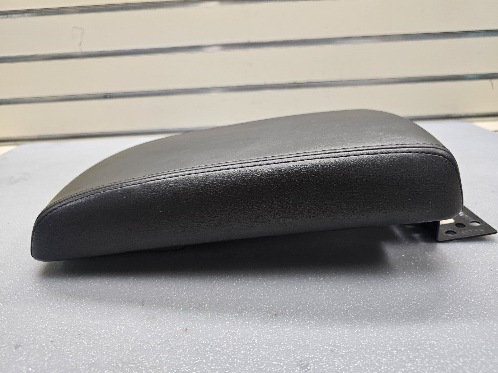 🔥06-14 CHEVROLET IMPALA CENTER CONSOLE ARM REST LID TOP PAD COVER BLACK LEATHER