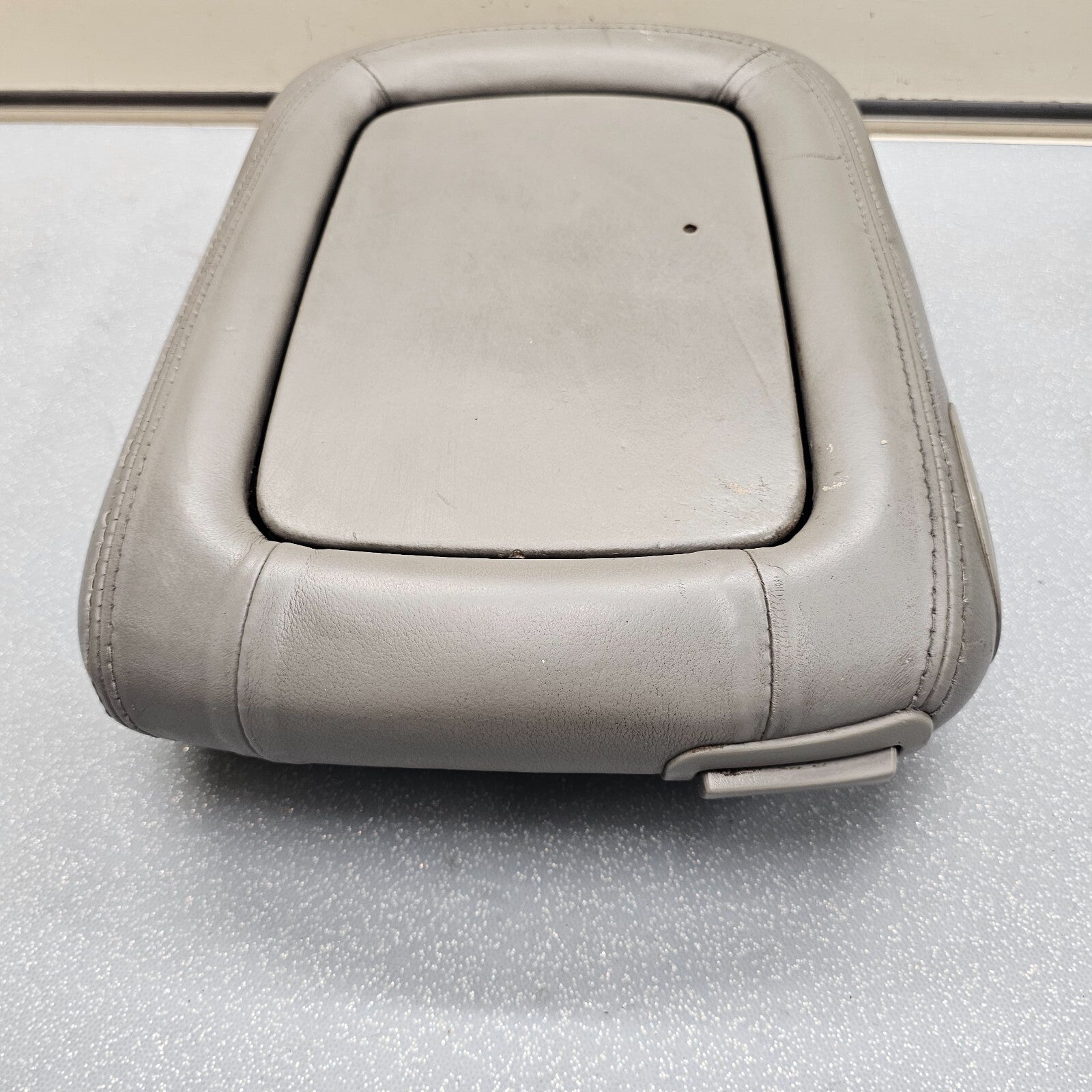🔥01-02 Yukon Escalade Center Console Armrest Lid Cover Assembly LIGHT TAN L8