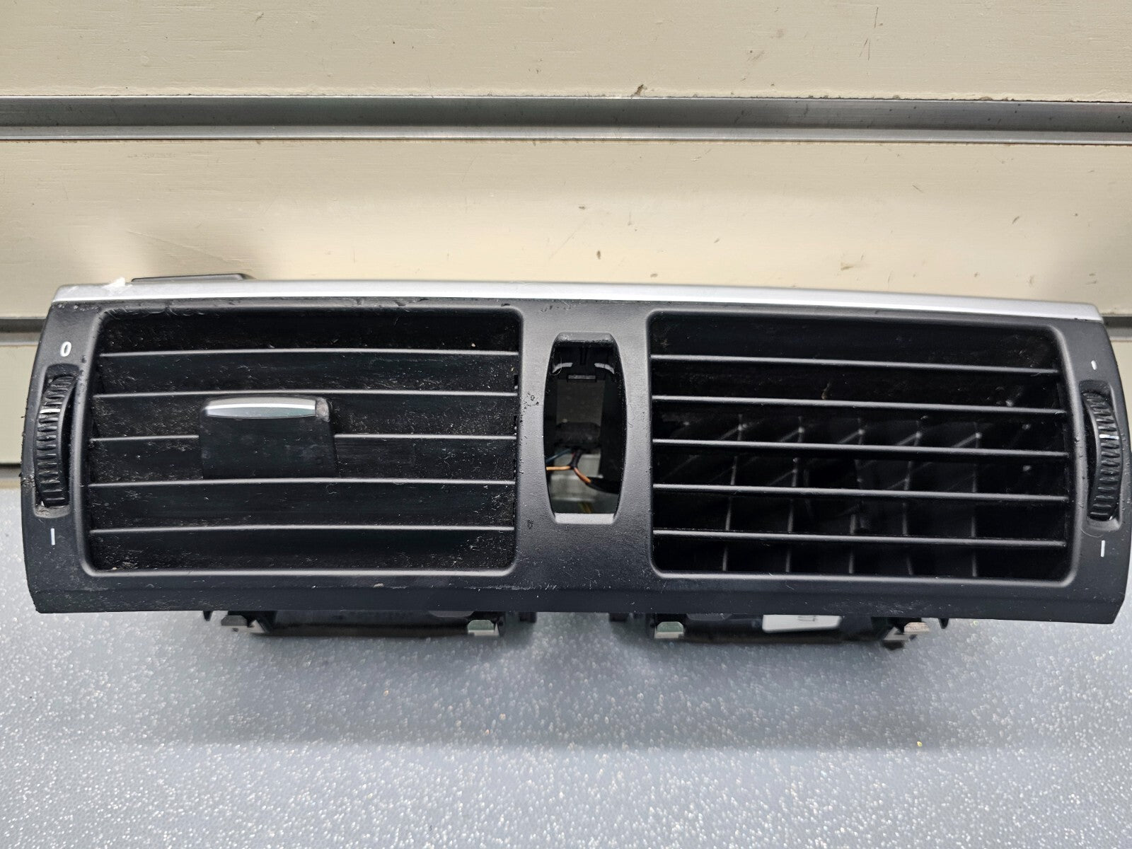 07-13 BMW X5 Center Dash Air Vent Heater Filter Conditioner Bezel Assembly Black