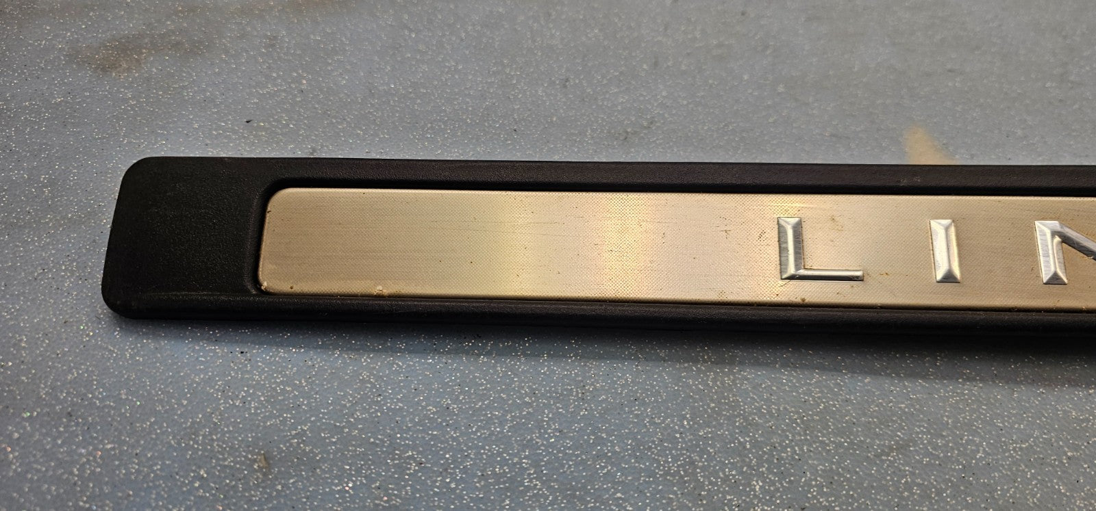 🔥2003-2011 Lincoln Town Car OEM Genuine Interior Trim Door Sill Plate