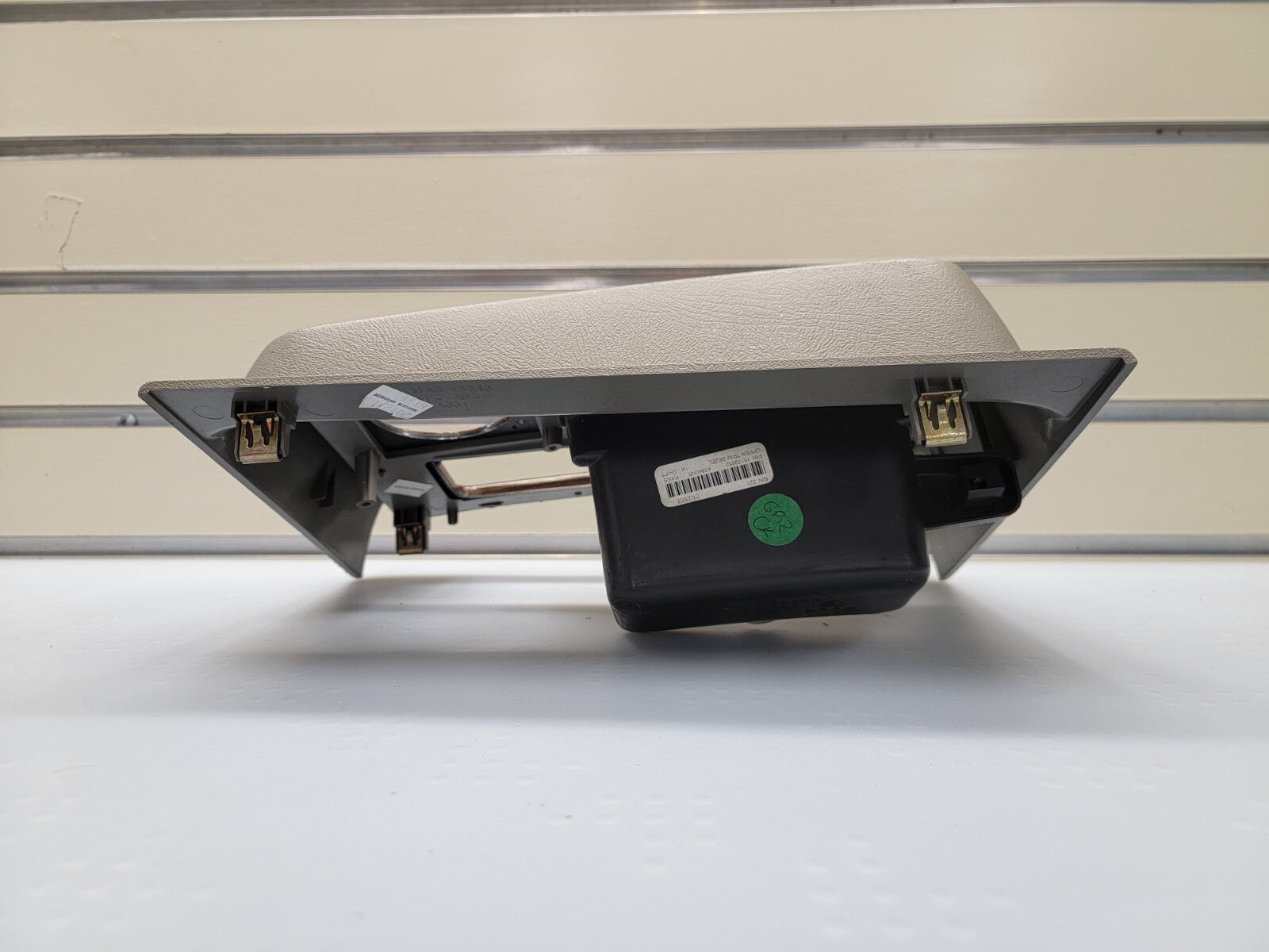 02-06 Cadillac Escalade Radio Dash Trim Bezel with Clock 15072628 gray/woodgrain