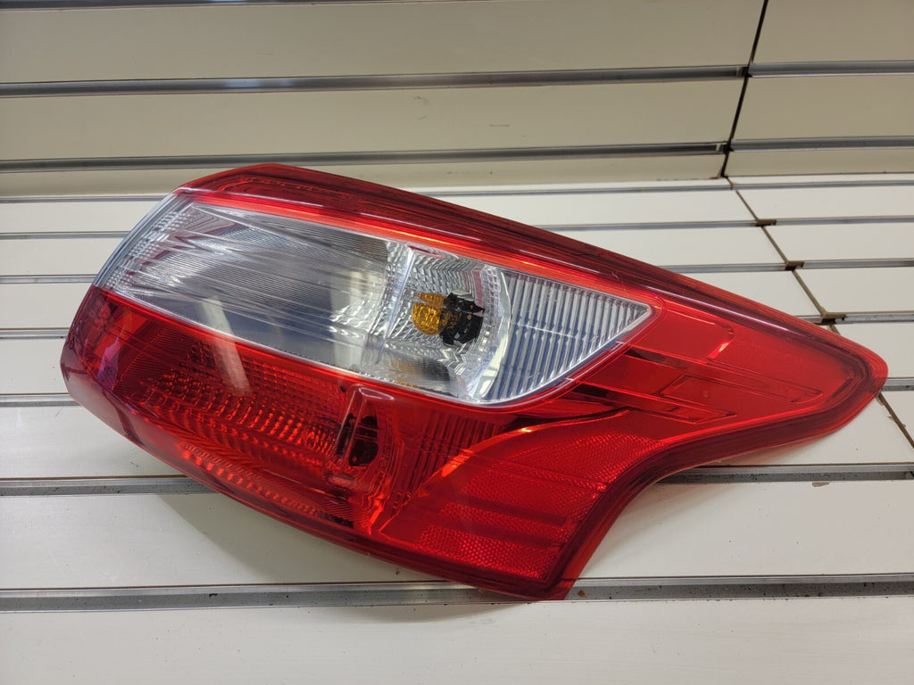 🔥2012-2014 Ford FOCUS Sedan TAILLIGHT Tail Light Lamp RIGHT passenger