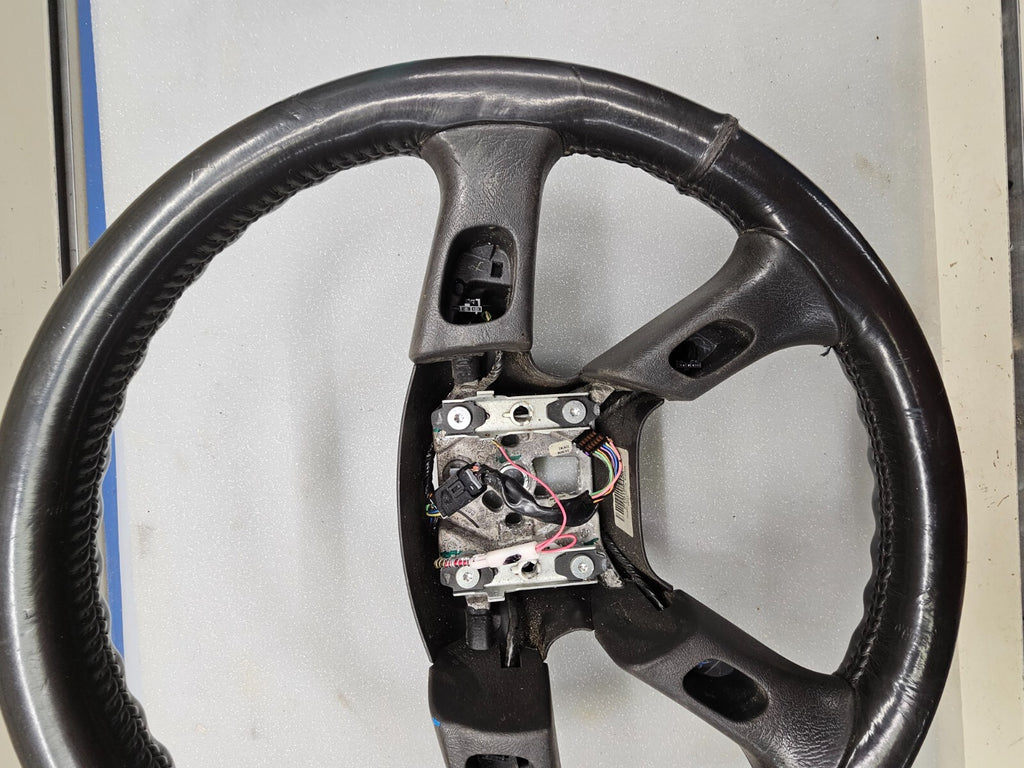 02-09 Trailblazer Envoy03-06 SILVERADO SIERRA YUKON STEERING WHEEL LEATHER BLACK