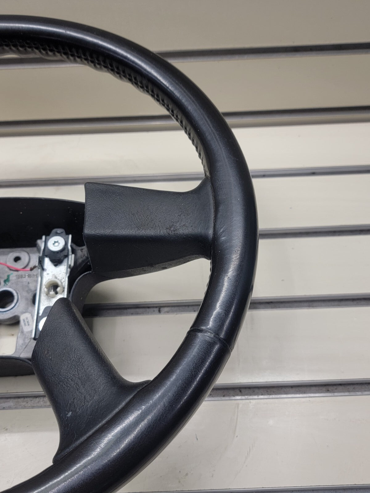 🔥03-06 SILVERADO SIERRA YUKON TAHOE SUBURBAN STEERING WHEEL LEATHER BLACK