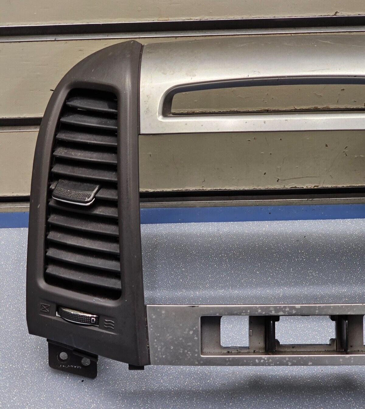 07-12 Santa Fe Dash AM FM Radio Stereo Audio Bezel Climate Trim Panel Black B53