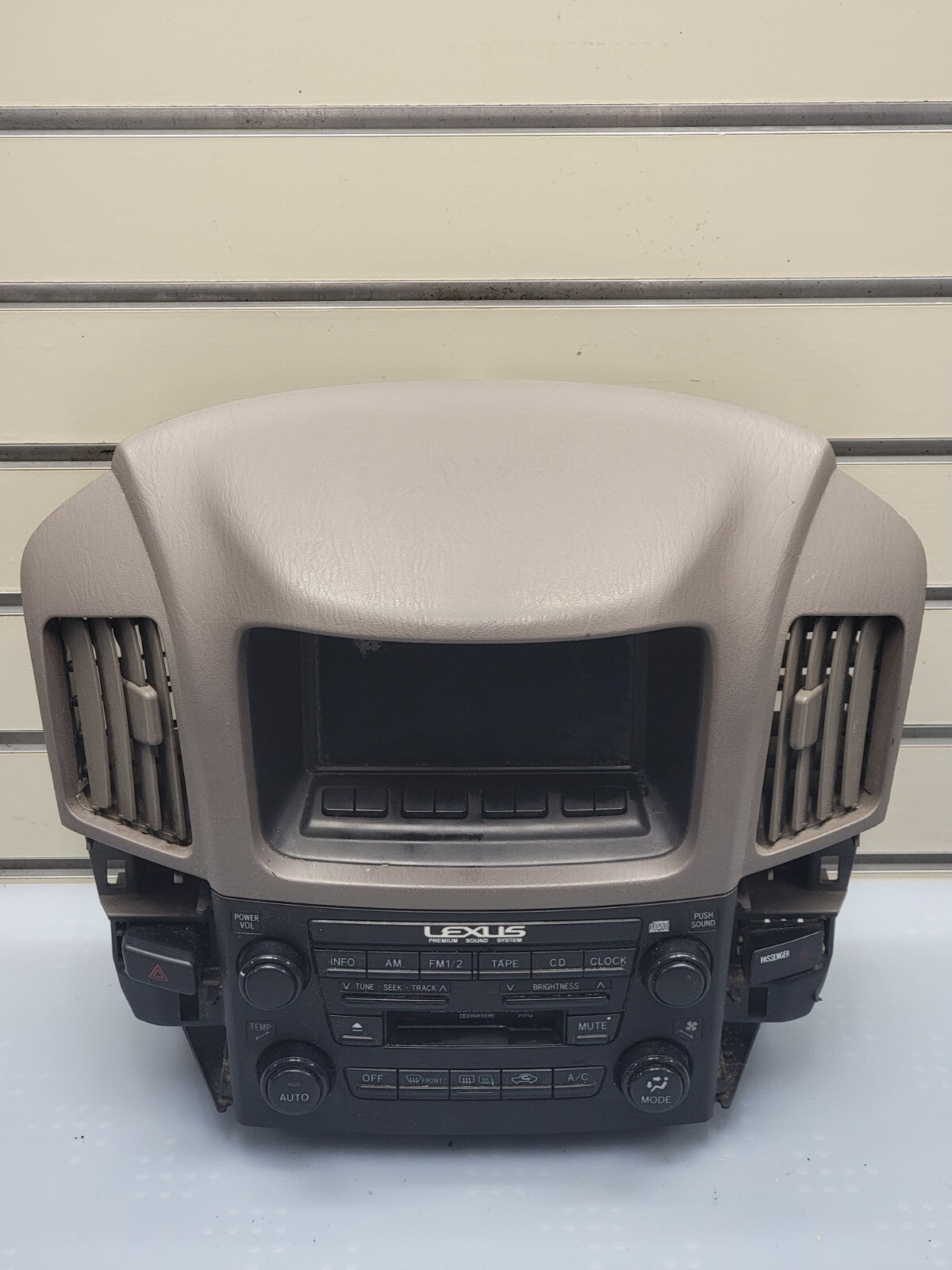 🔥1999-2003 Lexus RX300 Am Fm Cd Player Radio Receiver ID P1714 On Radio OEM