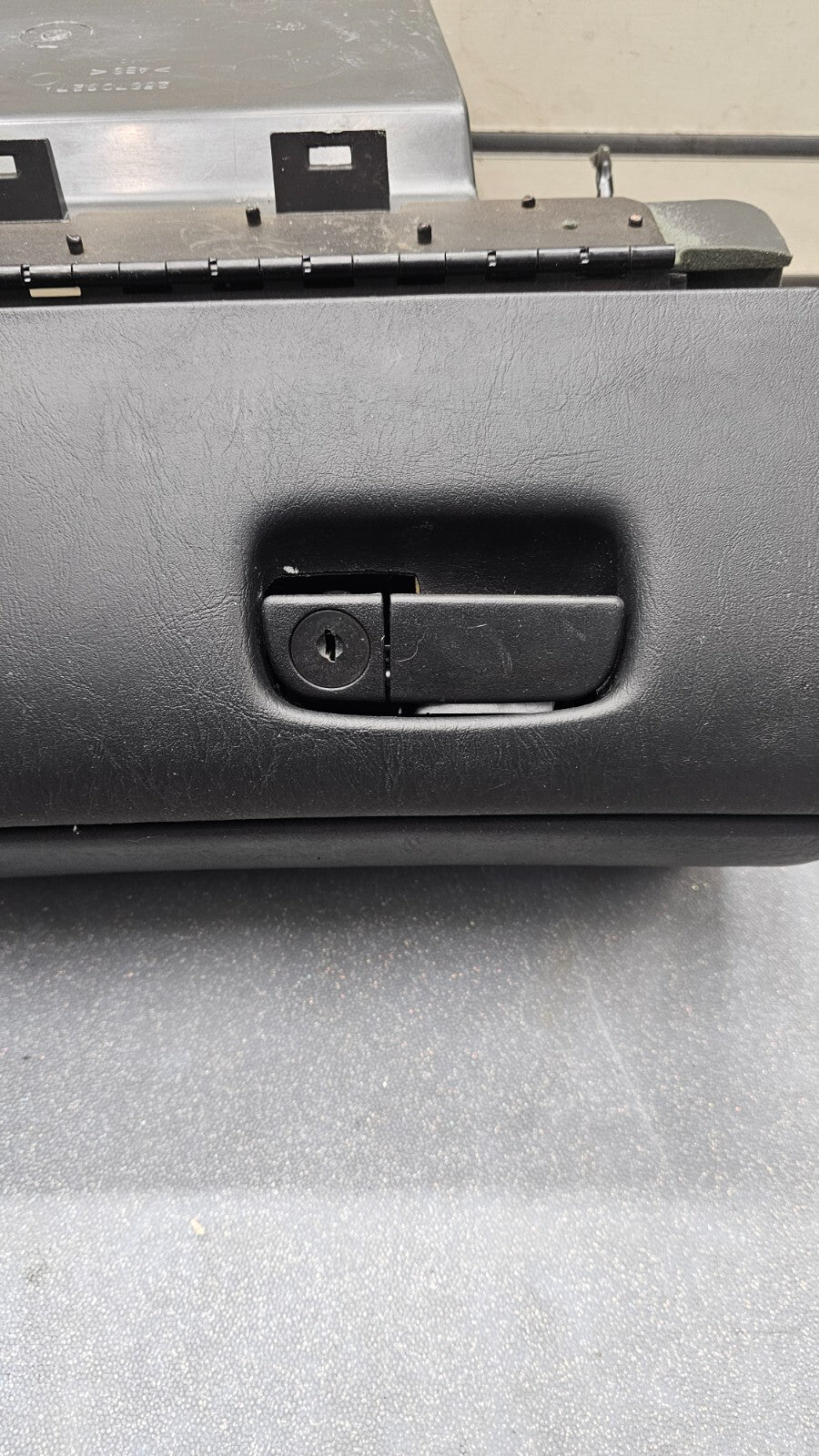 🔥00-05 DEVILLE DASH GLOVE BOX STORAGE COMPARTMENT ASSEMBLY BLACK