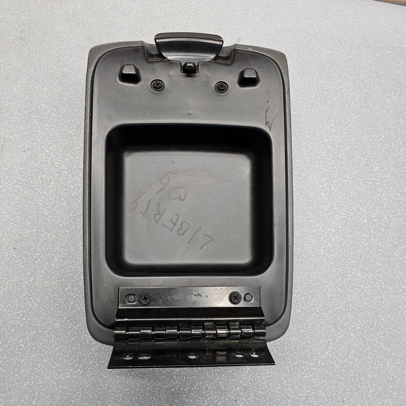 🔥02-07 Jeep Liberty Front Center Console Arm Rest Cover Lid Assembly Black OEM