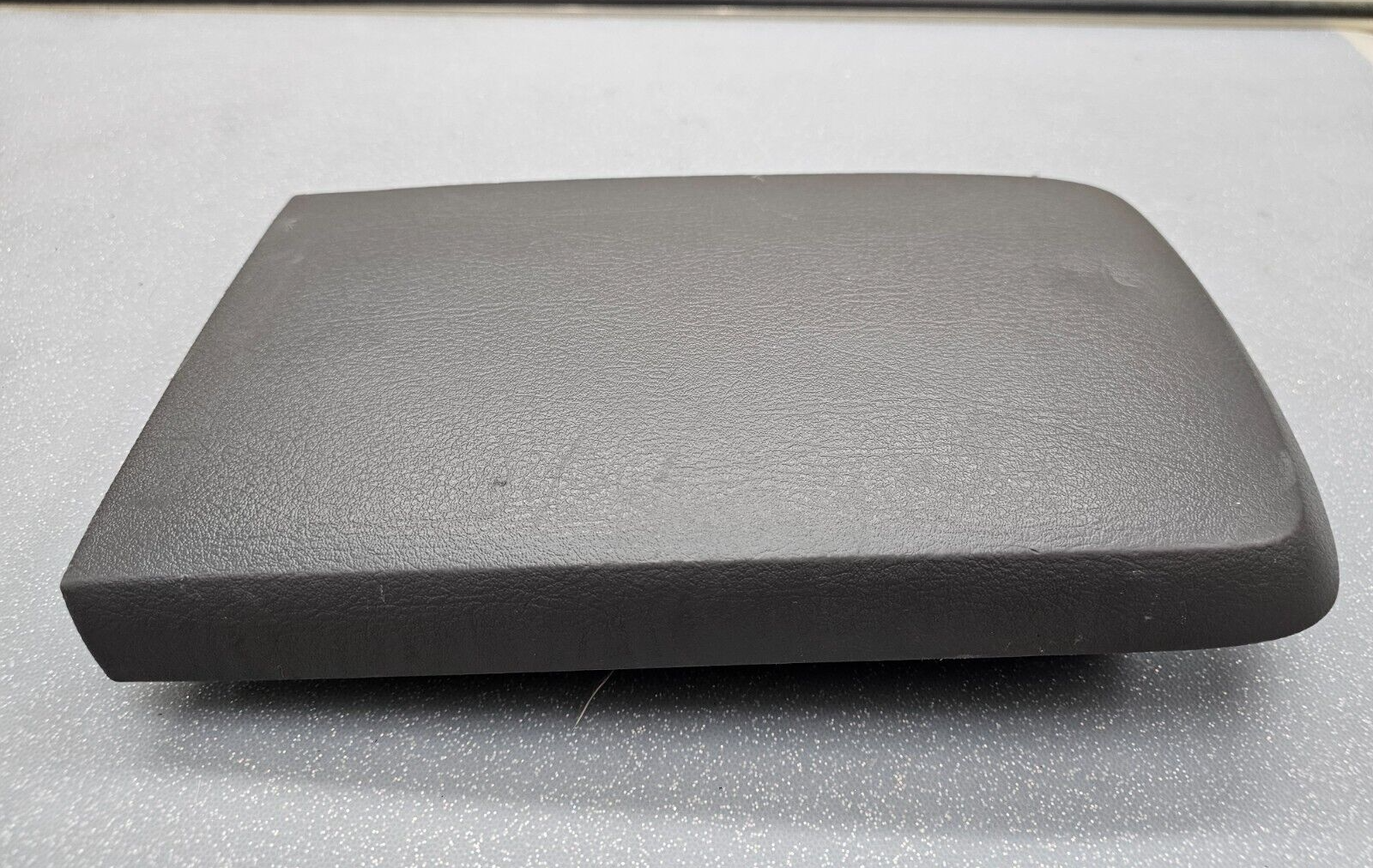 02-05 EXPLORER Mountaineer Center Console Lid Armrest Top Pad Cover Assembly DG