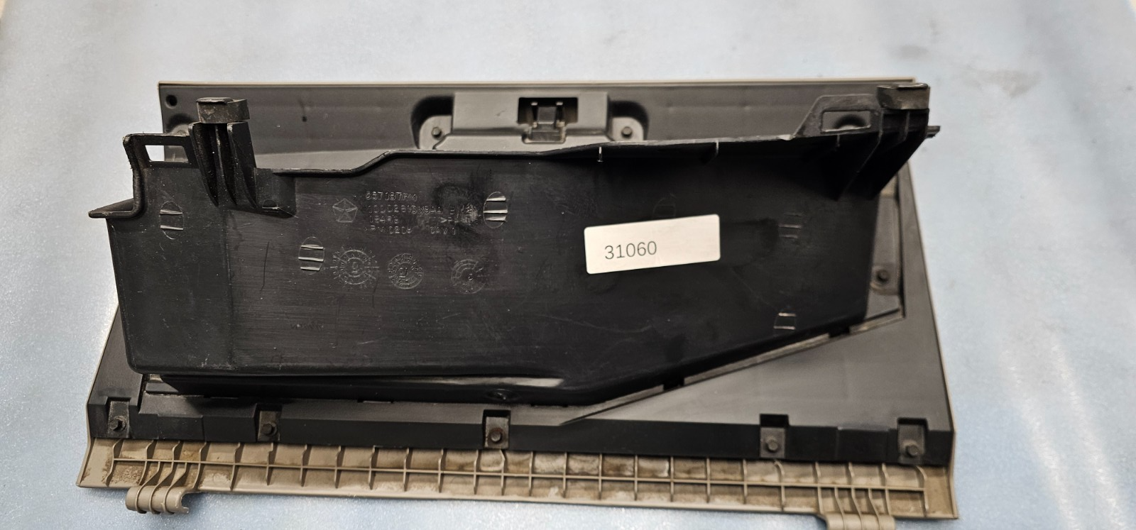 🔥02-05 RAM 1500 2500 Dash GLOVE BOX Storage Compartment Assembly Tan G22