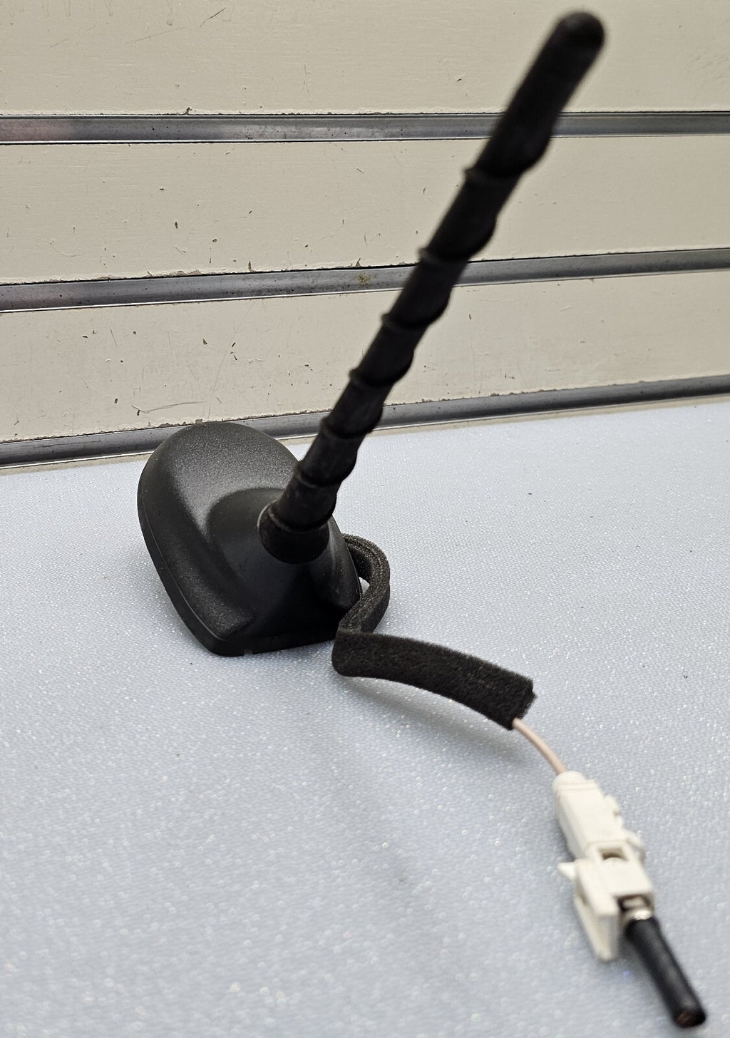 🔥2011-2018 DODGE JOURNEY DART REAR ROOF TOP RADIO ANTENNA MOUNT ASSEMBLY OEM