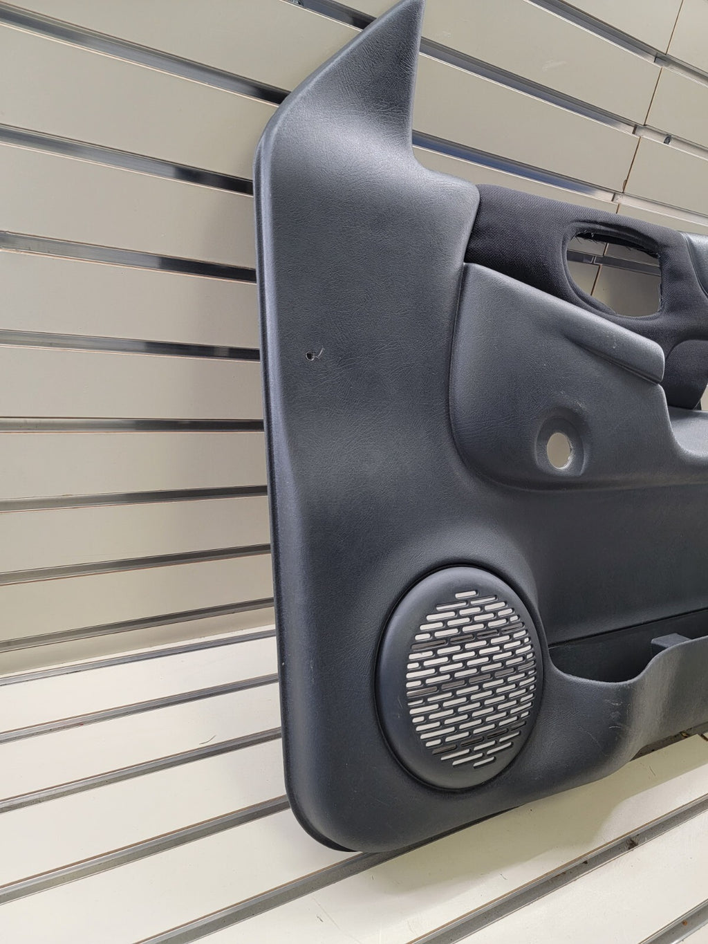 98-04 Chevy Blazer Jimmy S-10 GMC Sonoma Front Door Panel manual right BLACK