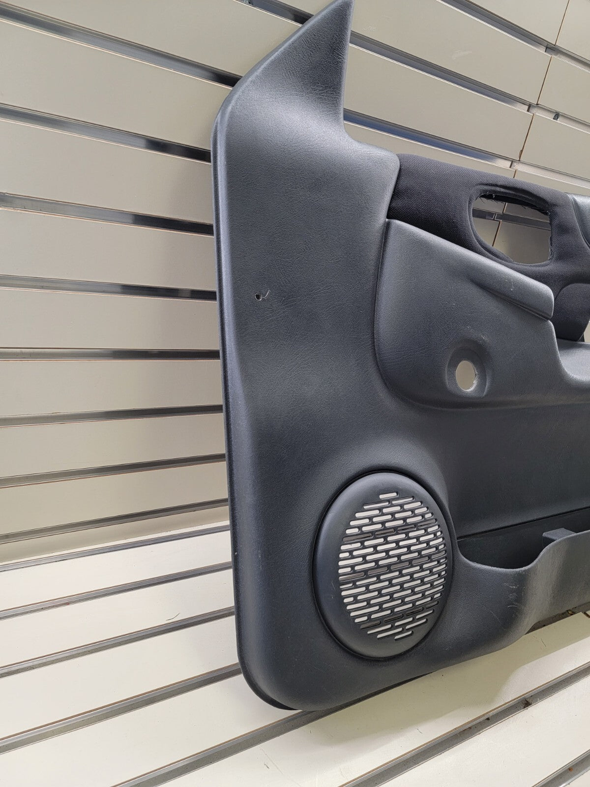 98-04 Chevy Blazer Jimmy S-10 GMC Sonoma Front Door Panel manual right BLACK