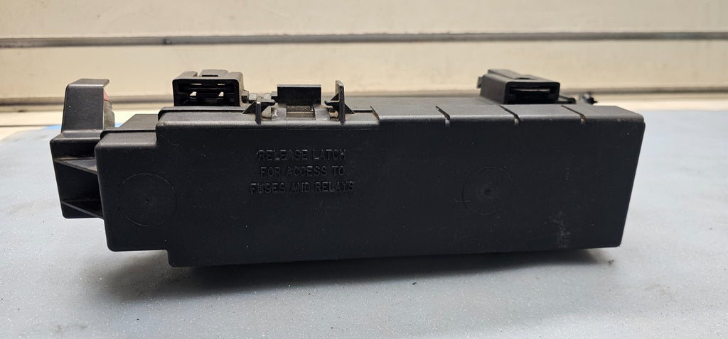 🔥2007 Jeep Liberty Under Hood Engine Relay Fuse Box Power Module Junction Block