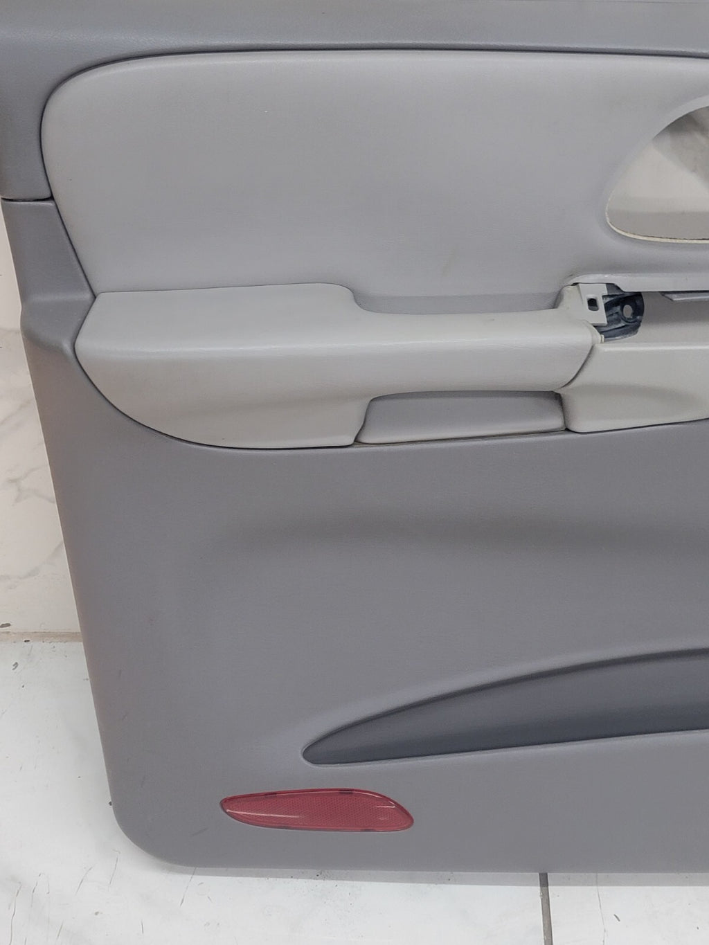 🔥02-09 CHEVY TRAILBLAZER Door Panel  Front LEFT Driver armrest GRAY - silver D8