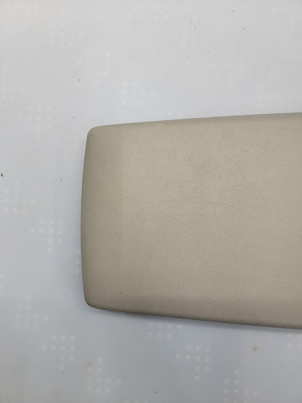 05-07 Chrysler 300 Dodge CHARGER Center Console ARMREST Lid Cover LIGHT GRAY L28