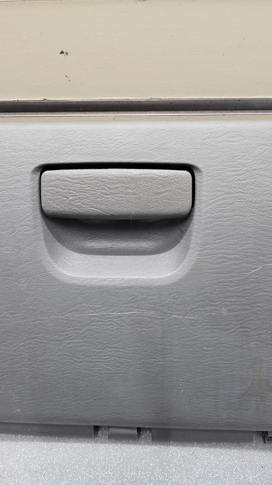 🔥01-07 CARAVAN TOWN COUNTRY VOYAGER DASH GLOVE BOX COMPARTMENT ASSEMBLY GRAY