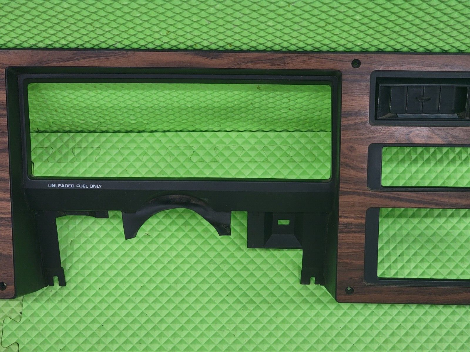 87-96 Dodge Dakota OEM INSTRUMENT CLUSTER DASH SPEEDOMETER TRIM BEZEL WOOD C29