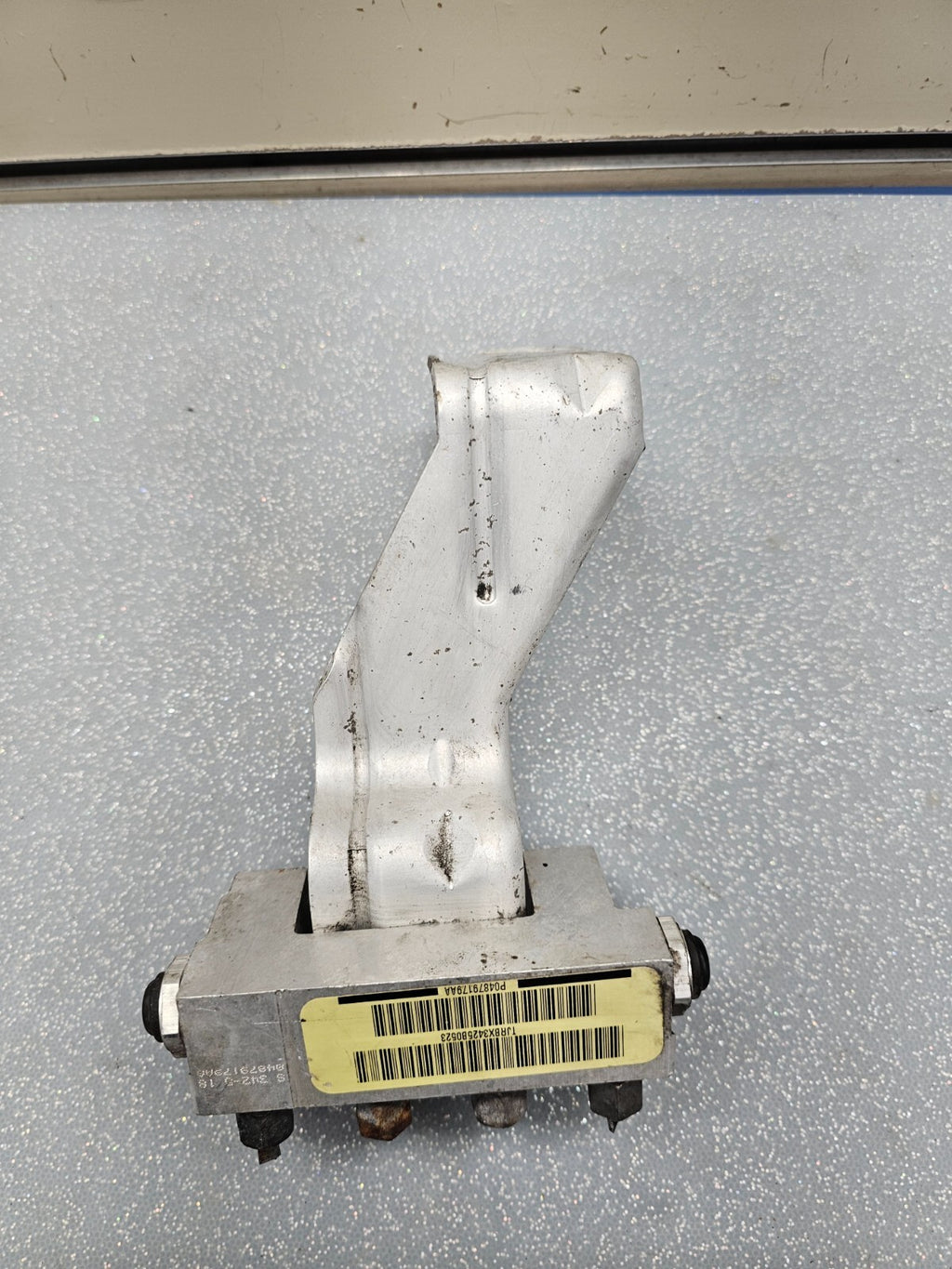 🔥2003-2006 Chrysler Sebring brake proportioning valve  OEM D2