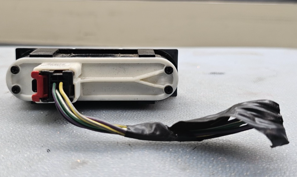 🔥06-09 FUSION MERCURY MILAN CENTER DASH HAZARD BUTTON SWITCH PASS RADIO BEZEL