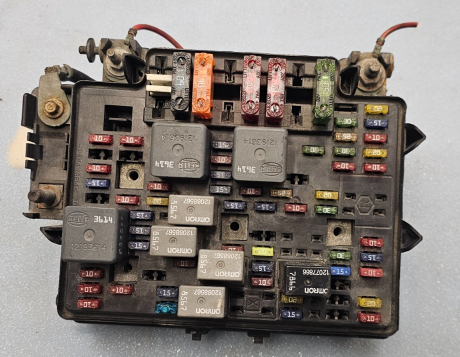 🔥99-02 Silverado Sierra Fuse Box Relay Junction Engine Integrated Power Module