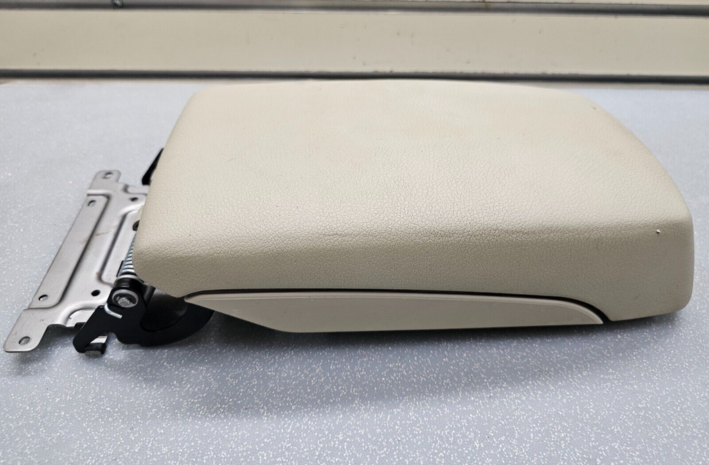 🔥10-14 LEGACY OUTBACK CENTER CONSOLE ARMREST LID COVER TOP PAD ASSEMBLY LT TAN