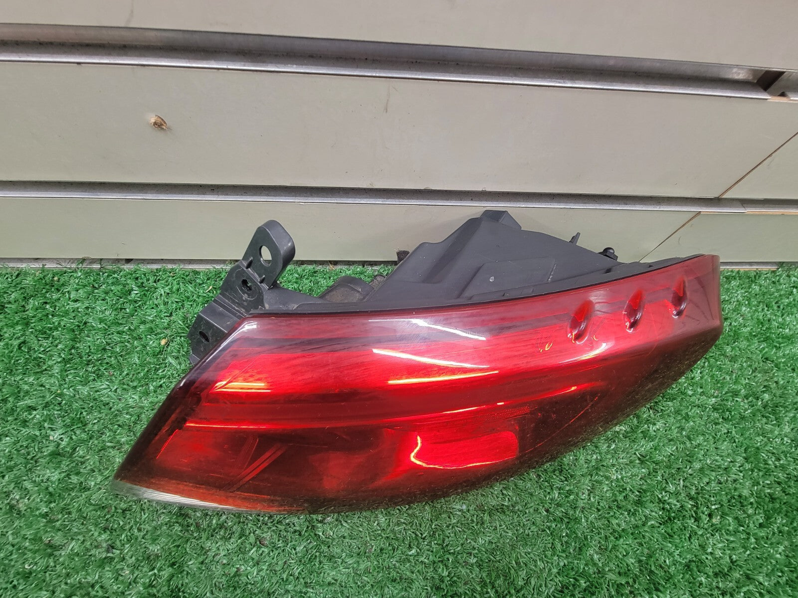 🔥15-17 Chrysler 200 Outer Tail Light Right Passenger RH LED Assembly Chrome OEM