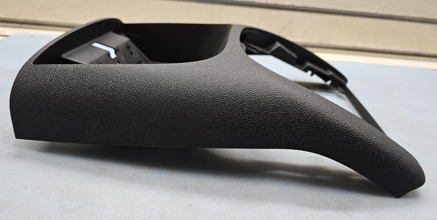 🔥2007-2013 Yukon/Tahoe/Suburban Rear Center Console Trim Panel OEM