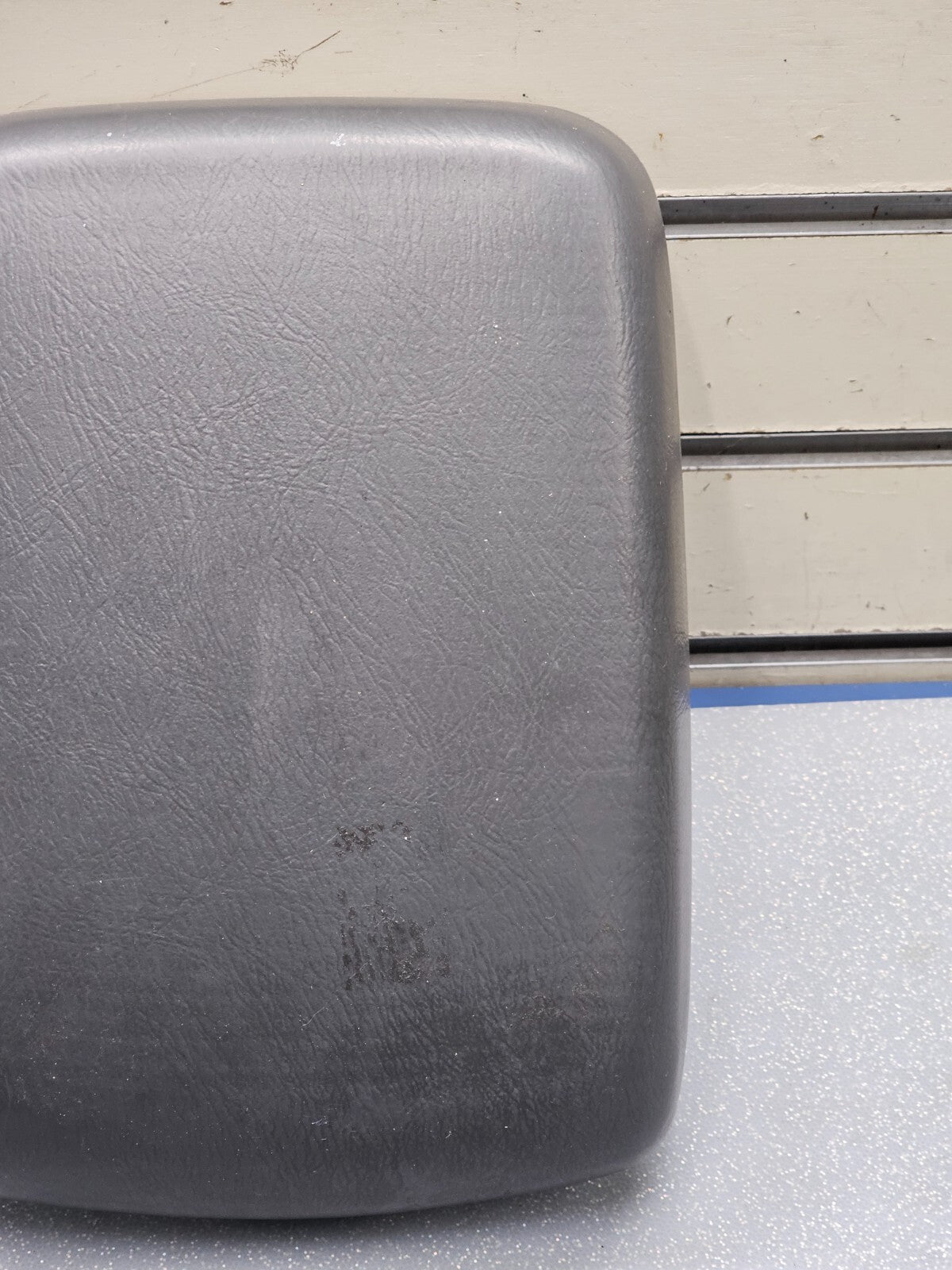 🔥00-04 Nissan Frontier Xterra Center Console Armrest Lid Top Pad Assembly Black