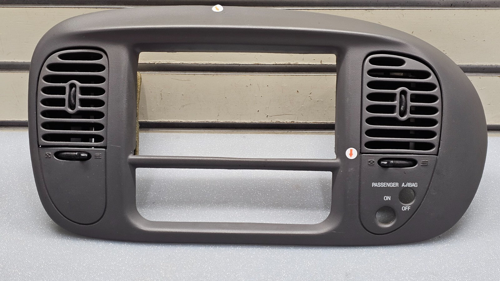 🔥97-03 Ford F150 Center Dash AM FM Radio Climate Trim Stereo BEZEL Panel Gray