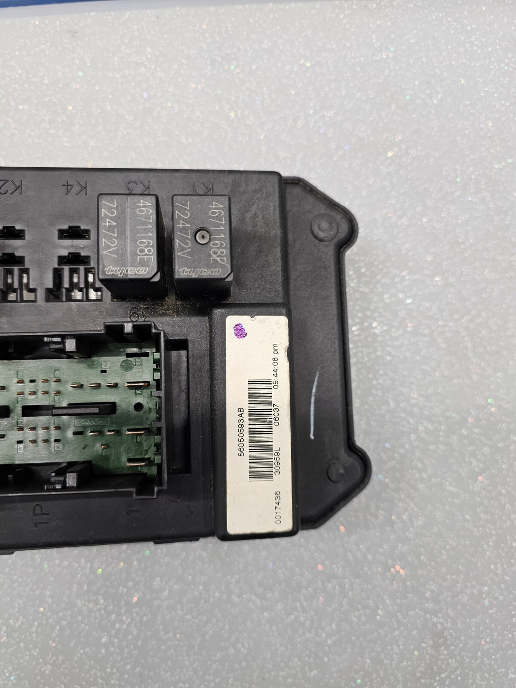05-06 Jeep Grand Cherokee WK Body Control Module BCM Fuse Junction Box Assembly