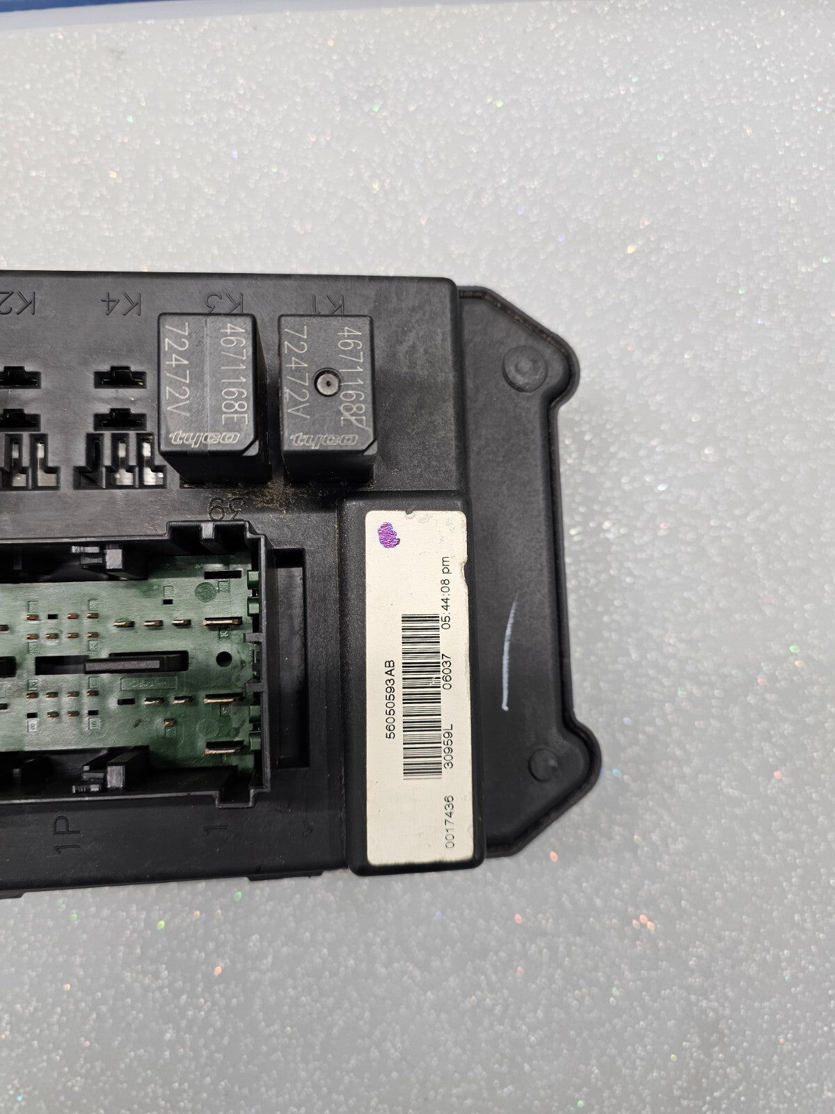 05-06 Jeep Grand Cherokee WK Body Control Module BCM Fuse Junction Box Assembly