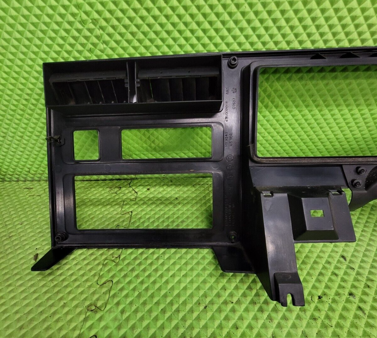 87-96 Dodge Dakota OEM INSTRUMENT CLUSTER DASH SPEEDOMETER TRIM BEZEL BLACK C29