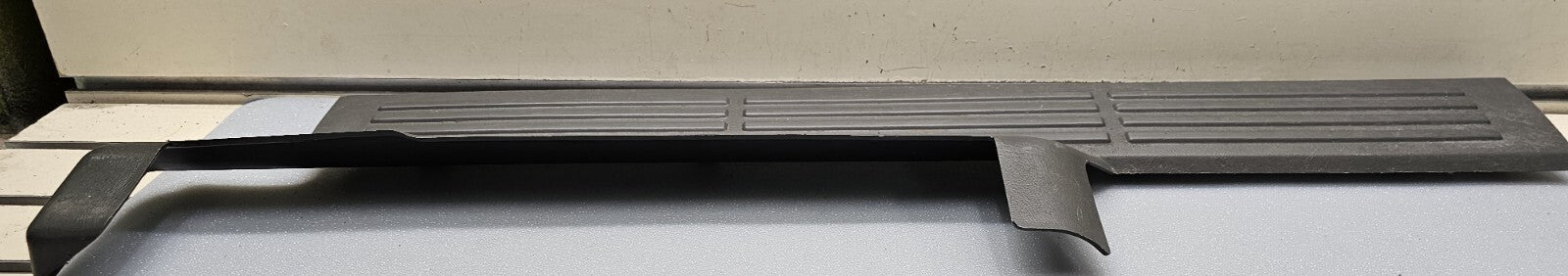 🔥99-06 SILVERADO SIERRA LEFT FRONT CREW CAB DOOR SILL SCUFF PLATE TRIM OEM